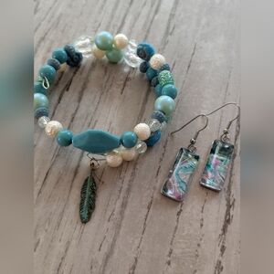 Turquoise Memory Wire Beaded Bracelet with Matching Earrings